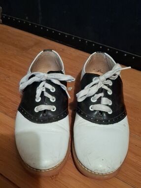 Size 9 /WOMEN /VINTAGE /WILLITS SADDLE SHOES